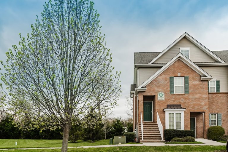 Cedar Manor Luxury Apartments in Somerset, NJ